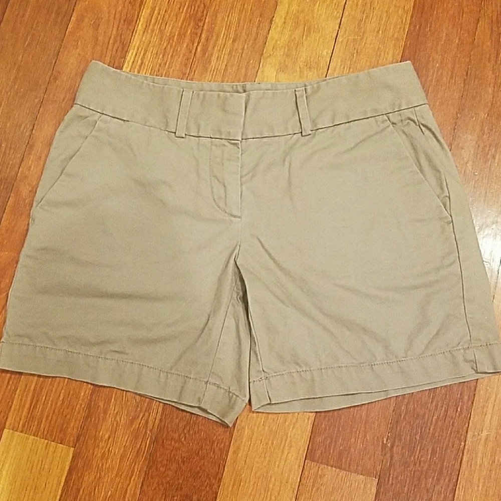 Brown Loft 6" inseam shorts 00
